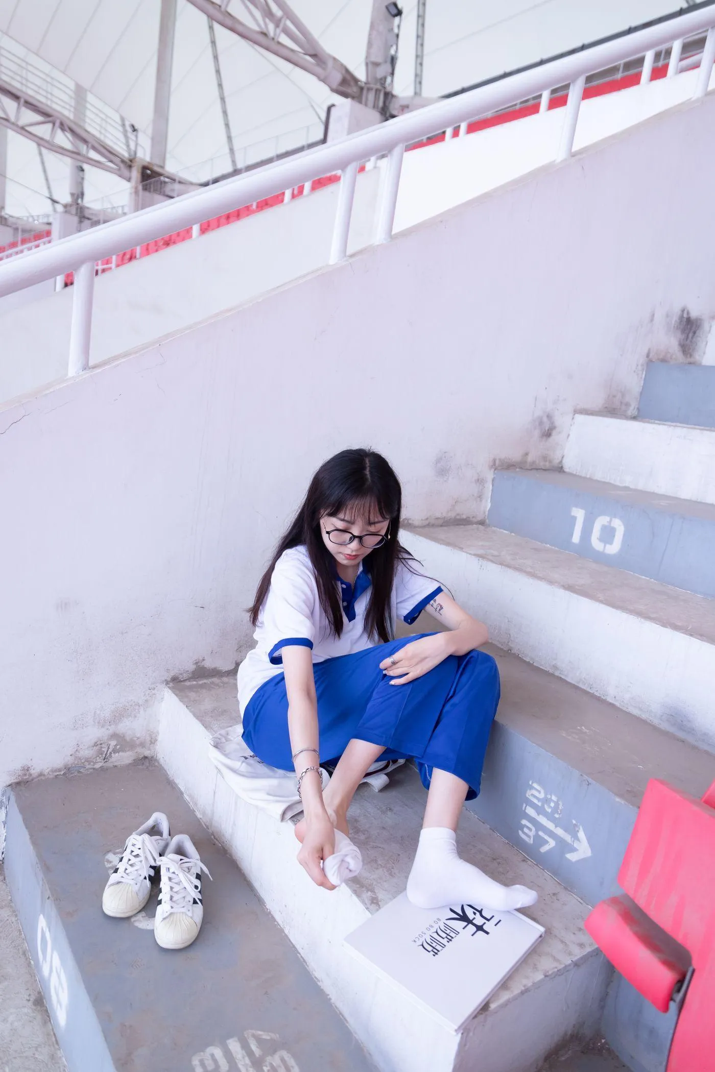 [BoBoSocks袜啵啵]NO.002 稚予-校服、贝壳头、白棉袜、裸足 [139P]插图3